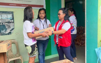 <p><strong>ASSISTANCE.</strong> The Department of Social Welfare and Development (DSWD) distributes family food packs to those affected by the inclement weather in Nabas, Aklan on Sunday (Sept. 15, 2024). In a report, DSWD said 517,781 families or 175,908 persons from 483 barangays in Western Visayas were affected by the southwest monsoon and enhanced by Tropical Cyclone “Ferdie.” <em>(Photo courtesy of DSWD/Larne Tamonan)</em></p>