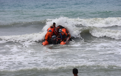 <p><strong>SEARCH FOR LEO.</strong> Strong waves batter the Philippine Coast Guard’s boat during a search for a missing fisherman in Manticao, Misamis Oriental on Sunday (Sept. 15, 2024). Rescue efforts resumed on Monday to locate 62-year-old Leo Tecson, who disappeared off Panguil Bay.<em> (Photo courtesy of Divina M. Suson/MDRRMO Manticao)</em></p>