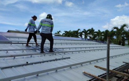 <p><strong>SOLAR-POWERED.</strong> Workers install the solar panels donated by the World Health Organization, the European Union, and the United States Agency for International Development at a health facility in Romblon and turned over on Sept. 11, 2024. The rural health units that received the donation serve 480 patients monthly. <em>(Courtesy of US Embassy in Manila)</em></p>