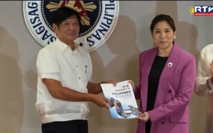 <p><strong>FINANCIAL MANAGEMENT REFORMS.</strong> President Ferdinand R. Marcos Jr. receives the Public Financial Management (PFM) Reforms Roadmap 2024-2028 in a ceremony at Malacañan Palace in Manila on Tuesday (Sept. 17, 2024). The PFM Reforms Roadmap 2024-2028 serves as the country’s blueprint that seeks to harmonize policies across government agencies and promotes transparency in the use of public funds. <em>(Screenshot from Radio Television Malacañang)</em></p>