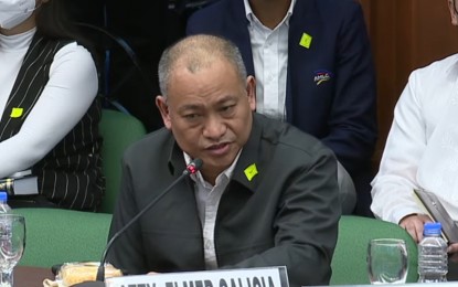 <p><strong>SILENT.</strong> Lawyer Elmer Galicia, who notarized dismissed Bamban, Tarlac mayor Alice Guo's counter-affidavit on her human trafficking case, invokes his right against self-incrimination at the Senate hearing on Tuesday (Sept. 17, 2024). Galicia notarized Guo's counter-affidavit without her presence on Aug. 14, contrary to his claim in the previous hearings. <em>(Screenshot from Senate livestream)</em></p>