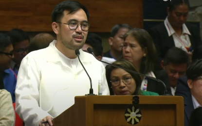 <p><strong>FOOD THRESHOLD.</strong> Pangasinan Representative Christopher de Venecia defends the proposed 2025 budget of the Department of Trade and Industry (DTI) before the House plenary on Wednesday (Sept. 18, 2024). De Venecia, as the agency's budget sponsor, said the DTI and National Economic and Development Authority (NEDA) are working together to address concerns over the PHP64 per day food threshold. <em>(Screengrab)</em></p>