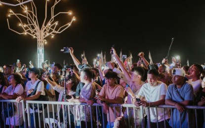 <p><strong>HIMALA FESTIVAL</strong>. The crowd enjoys music and arts during a “Himala sa Buhangin” (miracle in sands) Festival in Ilocos Norte province. Preparations are now ongoing for the event set for November this year.<em> (File photo of the Provincial Government of Ilocos Norte)</em></p>