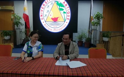 <p><strong>MEMORANDUM OF AGREEMENT</strong>. Antique Provincial Science and Technology (PSTO) Assistant Director Jean Edessa Avila and University of Antique (UA) President Pablo Crespo Jr. sign the Memorandum of Agreement for the PHP3.4 million Innovative Sustainability and Leveraging Empowerment through Technology and Science (ISLETS) project at the UA Main campus in Sibalom town, Antique province on Sept. 12, 2024. PSTO director Eleazer Salvador Moscoso said in an interview Wednesday (Sept. 18) that ISLETS will benefit three island communities in the Municipality of Culasi. <em>(PNA file photo by Annabel Consuelo J. Petinglay)</em></p>