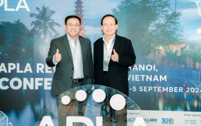 <p>PCSO General Manager Melquiades Robles (left) and Asia Pacific Lottery Association (APLA) president John Teo. <em>(Contributed photo)</em></p>