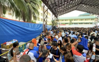 <p><strong>HELPING FIRE VICTIMS.</strong> Victims of the recent fire at the Aroma Compound receive cash aid and relief assistance at the General Vicente Lim Elementary School on Tuesday (Sept. 17, 2024). A total of 2,006 families each received PHP10,000 financial assistance from the Manila City government. <em>(Screengrab from Manila PIO video)</em></p>