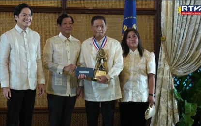 <p><strong>OUTSTANDING GOVERNMENT WORKERS.</strong> President Ferdinand R. Marcos Jr. leads the awarding ceremony for the winners of the 2024 Search for Outstanding Government Workers at the Ceremonial Hall of Malacañan Palace in Manila on Wednesday (Sept. 18, 2024). In his speech, Marcos honored the outstanding government workers for their utmost dedication and commitment to their work. <em>(Screenshot from Radio Television Malacañang)</em></p>