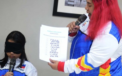 <p><strong>MEMORY SKILLS.</strong> Coach Anne Bernadette Bonita (right), the president of the Philippine Mind Sports Association, tests the memory skill of Chelsea Anne Galamgam during the Tabloids Organization in Philippine Sports, Inc. (TOPS) "Usapang Sports" at the Rizal Memorial Coliseum VIP Room on Thursday (Sept. 19, 2024). Galamgam and five others will join the Asia Open Memory Championship on Sept. 28-29 at the Singapore Polytechnic. <em>(PNA photo by Jean Malanum)</em></p>