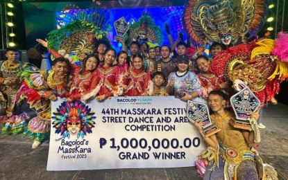 <p><strong>DEFENDING CHAMP.</strong> Barangay Granada, the champion in the 2023 MassKara Festival street and arena dance competition in Bacolod City. This year, Granada is competing with six other barangays to defend their title and win the cash prize of PHP1 million anew. <em>(Photo courtesy of Adrian Prietos)</em></p>