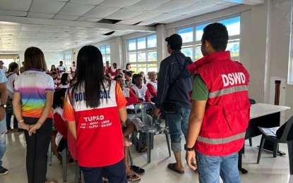 <p><strong>PAYOUT</strong>. Personnel of the Department of Social Welfare and Development (DSWD) and Department of Labor and Employment (DOLE) in Bicol conduct a payout to beneficiaries of the DSWD's LAWA at BINHI project in this undated photo. A total of 810 partner-beneficiaries of the project received their salaries for participating in DOLE's Tulong Panghanapbuhay sa Ating Disadvantaged/Displaced Workers (TUPAD) emergency employment program. <em>(Photo courtesy of DSWD-Bicol) </em></p>