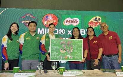 <p><strong>RELAUNCH.</strong> Milo Philippines presents a commemorative frame to the family of BEST Center Sports, Inc. founder Nicanor Jorge during the relaunch of the Small Basketeers Philippines (SBP) - Passerelle Twin Tournament at The City Club Alphaland in Makati on Friday (Sept. 20, 2024). In attendance were (from left) Milo brand manager Audrey Azcarraga, Milo Sports head Carlo Sampan, Nestlé Philippines SVP and business executive officer for beverages and confectionery Veronica Cruz, BEST Center Sports, Inc. executive director Monica Jorge, vice president Veronica Jorge, and president Nick Jorge. <em>(Contributed photo)</em></p>