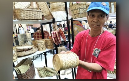 <p><strong>ARTESANIAS DE ILOILO. </strong>Segundo Esmeres, one of the exhibitors in the Artesanias de Iloilo at Robinsons Place Iloilo, shows the intricate design of the all-purpose canister made out of bamboo on Monday (Sept. 23, 2024). This year’s trade fair which runs until Sept. 29, showcases innovations by micro, small and medium enterprises assisted by the Department of Trade and Industry. <em>(PNA photo by PGLena)</em> </p>