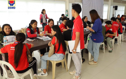 <p><strong>CASH FOR WORK</strong>. The Department of Social Welfare and Development (DSWD) conducts cash-for-work (CFW) payout for the beneficiaries of DSWD Tara, Basa Tutoring Program in Metro Manila on Monday (Sept. 23, 2024). Over 3,000 college students have so far received cash-for-work from DSWD. <em>(DSWD photo)</em></p>