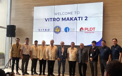 <p><strong>INSPECTION.</strong> Officials of the Commission on Elections led by Chairperson George Erwin Garcia and ePLDT Vitro chairperson Manuel V. Pangilinan (7th and 8th from left) lead the inspection of the data center in Makati City on Monday afternoon (Sept. 23, 2024). Garcia said the 2025 midterm elections’ results will be transparent, faster and secure. <em>(PNA photo by Ferdinand Patinio)</em></p>