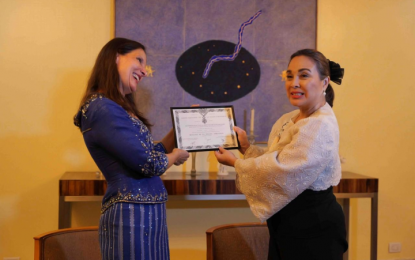 <p><strong>LEGION OF HONOR</strong>. French Ambassador Marie Fontanel (left) presents the title of Officier dans l'Ordre National de la Légion d'Honneur to Senator Loren Legarda at the Ambassador’s residence on Sept. 19, 2023. The French government conferred the title to Legarda for her strongest advocate in raising awareness on climate change. <em>(Photo courtesy of Office of Sen. Loren Legarda)</em></p>