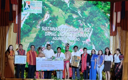 <p><strong>CREAM OF THE CROP</strong>. Department of Tourism-Cordillera officials hand the replica of the PHP1 million check to the representatives of the Sustainable Tourism Village of Damag, Jacmal and Bunhian of Aguinaldo town, Ifugao province on Sept. 20, 2024 at the Baguio Country Club. Now on its third year, the award is evolving to be a sought-after award for tourism villages as it encourages communities to improve their destinations. <em>(PNA photo by Liza T. Agoot)</em></p>