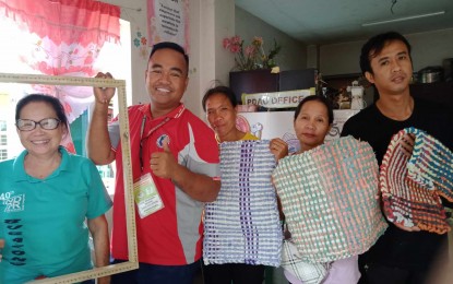 <p><strong>ALLOWANCE</strong>. Members of the Association of the Differently-Abled Persons (ADAP) in Bugasong, Antique, pose with Antique Assistant Provincial Disability Affairs Officer (PDAO) Edison Sta. Romana (second from left) during their doormat-making at the ADAP office on July 30, 2024.  Sta. Romana said in an interview Wednesday (Sept. 2) that the association helped send two indigent learners to school by providing them with their needed allowances through the livelihood project. <em>(Photo courtesy of PDAO-PSWDO)</em></p>