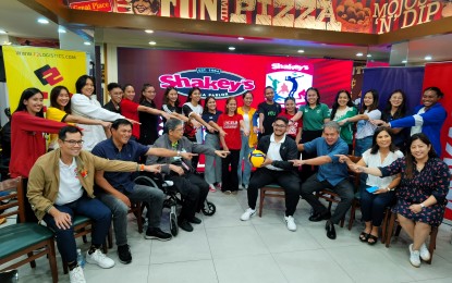 <p><strong>SUPER LEAGUE.</strong> The Shakey’s Super League (SSL) Collegiate Pre-season Championship is formally launched at Shakey's Malate in Manila on Wednesday (Sept. 25, 2024). The launch was attended by league officials led by Athletic Events and Sports Management, Inc. (ACES) president Dr. Ian Laurel (seated, 3rd from right) with the captains of the 18 competing teams. <em>(PNA photo by Jean Malanum)</em></p>