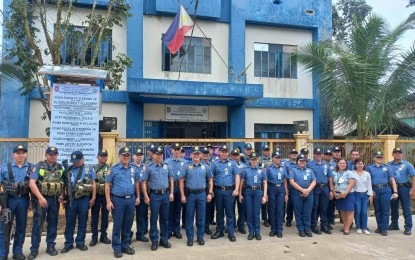 <p><strong>UNPROVOKED ATTACK.</strong> The police station in Jipapad, Eastern Samar and its personnel in this undated photo. The provincial police condemned the stabbing and hacking incident inside the police station that seriously injured the town chief of police in Jipapad, Eastern Samar on Tuesday (Sept. 24, 2024).<em> (Photo courtesy of Jipapad police)</em></p>