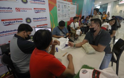 <p><strong>VOTER REGISTRATION.</strong> Registrants flock to the Commission on Elections (Comelec) satellite voters' registration office in Robinsons Manila on Sept. 26, 2024. House Speaker Martin Romualdez on Friday (Oct. 4, 2024) urged Filipino voters to practice discernment and exercise perpetual vigilance in choosing candidates for next year’s midterm elections to prevent another Alice Guo.<em> (PNA photo by Yancy Lim)</em></p>