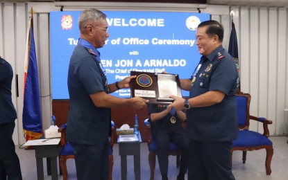 <p><strong>TURNOVER CEREMONY</strong>. New Criminal Investigation and Detection Group (CIDG) Director Brig. Gen. Nicolas Torre III (left) hands over Presentation of Memento to outgoing CIDG chief Maj. Gen. Leo Francisco in a turnover ceremony at Camp Crame in Quezon City on Thursday (Sept. 26, 2024). Torre said unity and teamwork will remain essential to the CIDG's continued success. <em>(Photo courtesy of CIDG)</em></p>