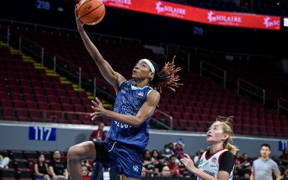 <p><strong>EASY LAYUP.</strong> Adamson University's Oluwakemi Adeshina goes for an easy layup during their game against University of the Philippines in the UAAP Season 87 women's basketball at Mall of Asia Arena in Pasay City on Saturday (Sept. 28, 2024). Adamson prevailed, 60-56. <em>(UAAP photo)</em></p>