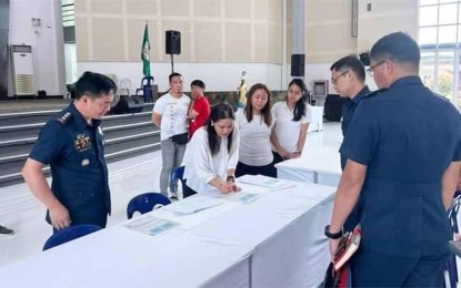 <p><strong>ALL SET.</strong> Col. Satur Ediong (left), Bulacan provincial director, lead an ocular inspection of The Pavilion of the Hiyas Convention Center in Malolos City on Monday (Sept. 30, 2024). The inspection is part of the security preparations for the filing of certificates of candidacy from October 1-8. <em>(PNA photo by Manny Balbin)</em></p>