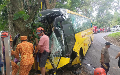 <p><strong>MISHAP.</strong> Responders attend to victims of a road mishap in Barangay Bakia, Majayjay, Laguna on Sunday (Sept. 29, 2024). Six persons were killed while 57 others were injured when a passenger bus collided with an SUV in the curved downhill portion of a road in the area. <em>(Photo courtesy of Laguna News Facebook page)</em></p>