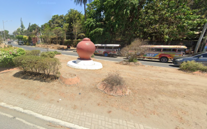 <p><strong>CULTURAL LEGACY. </strong>The "Banga sa Bulua" landmark greets travelers along the highway in Barangay Bulua, Cagayan de Oro City. Once a thriving industry, the city's traditional pottery trade, known as "kolon," is set to be revitalized alongside traditional weaving as part of efforts to boost local tourism. <em>(Image courtesy of Google Maps)</em></p>