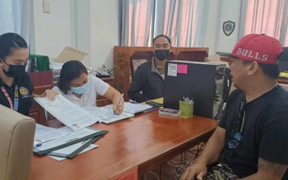 <p><strong>COC FILING.</strong> An aspirant for the May 2025 national and local elections submits his certificate of candidacy at the Commission on Elections (Comelec) in Negros Oriental on Tuesday (Oct. 1, 2024). Comelec is set to prioritize resolving disqualification cases against nuisance candidates. <em>(Photo courtesy of Comelec-NIR)</em></p>
<p> </p>