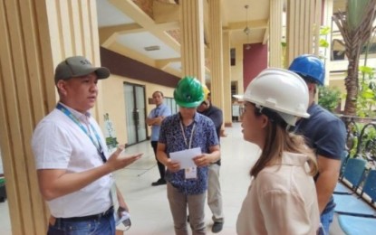 <p><strong>WITH CAUTION</strong>. Cebu City Office of the Building Official head Florante Catalan talks to a school official during his inspection at a local university  following the 5.1 magnitude earthquake that hit Cebu province on Sunday (Sept. 29, 2024). Acting Mayor Raymond Alvin Garcia said schools could shift back to face-to-face classes with extreme caution to ensure the welfare of the learners. <em>(Photo courtesy of Cebu City PIO)</em></p>