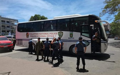 <p><strong>AUGMENTATION.</strong> Personnel from the Police Regional Office based in Cebu City (PRO7) provide additional security during the release of government assistance in Dumaguete City, Negros Oriental province in this undated photo. The Comelec is requesting the creation of a police regional office in the Negros Island Region (NIR) for the upcoming elections. <em>(Photo by Mary Judaline Flores Partlow)</em></p>