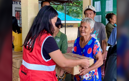 <div dir="auto"><strong>RELIEF OPS</strong>. Government workers distribute family food packs to families affected by Super Typhoon Julian in various parts of Ilocos Norte on Tuesday (Oct. 1, 2024). The provincial government said it distributed more than 8,000 food packs as of Oct. 2. <em>(Photo courtesy of DSWD - Ilocos Region)</em></div>