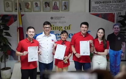 <p><strong>CALL OF DUTY.</strong> Ryan Recto, Finance Secretary Ralph G. Recto, Vilma Santos-Recto, Luis Philippe "Lucky" Manzano, and Jessy Mendiola-Manzano (from left to right) during the filing of certificates of candidacy (COC) at the Comelec office in Batangas City on Thursday (Oct. 3, 2024). Santos-Recto is eyeing the gubernatorial post while Ryan is running for Congress representing the 6th District, while Luis Philippe is his mother's running mate for vice governor. <em>(PNA photo by Zen Trinidad)</em></p>