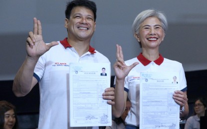 <p>Manila Mayor Honey Lacuna (right) and Vice Mayor Yul Servo<em> (PNA photo by Yancy Lim)</em></p>