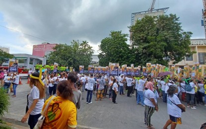 <p><strong>MINI-RALLY.</strong> Supporters of suspended Cebu City Mayor Michael Rama gather in front of the Cebu Metropolitan Cathedral before the filing of certificates of candidacy of the Barug Team Rama's entire slate. Rama was suspended over complaints of unpaid salaries filed by four city hall employees. <em>(PNA photo by John Rey Saavedra)</em></p>