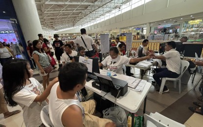 <p><strong>REGISTRATION.</strong> People flocked to the Robinsons Place shopping mall in Dumaguete City, Negros Oriental province on Sept. 30 for the last day of voter registration. The Commission on Elections has identified the same venue for mall voting during the May 2025 elections. <em>(PNA photo by Mary Judaline Flores Partlow)</em></p>