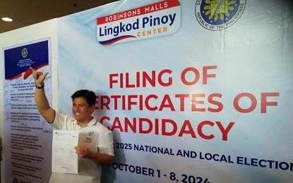 <p><strong>POLITICAL COMEBACK</strong>. Former Antique representative Paolo Everardo Javier files his certificate of candidacy for the gubernatorial post on Friday (Oct. 4, 2024). In a press conference,  Javier said he wants to bring back the Javier brand of leadership. <em>(PNA photo by Annabel Consuelo J. Petinglay)</em></p>