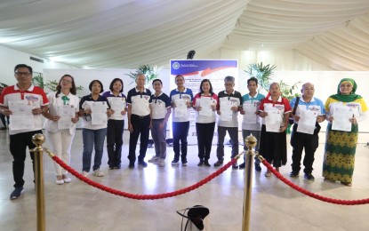 <p><strong>SENATORIAL ASPIRANTS.</strong> The senatorial lineup of the Makabayan Coalition troops to the Manila Hotel Tent City on Friday (Oct. 4, 2024) for the fourth day of filing of the certificate of candidacy polls. All 11 are the leaders of their respective sectors from transportation, farmers, teachers, and urban poor groups. <em>(Photo by Avito Dalan)</em></p>