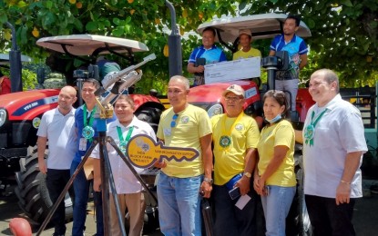 <p><strong>BLOCK FARM AID.</strong> Sugar Regulatory Administration  Administrator Pablo Luis Azcona (right) leads the turn-over of farm tractors, irrigation facilities, and start-up capital to a sugarcane farmers’ cooperative at the SRA office in Bacolod City on Friday (Oct. 4, 2024). The assistance is funded under the Sugar Industry Development Act allocation in the 2024 General Appropriations Act. <em>(PNA photo by Nanette L. Guadalquiver)</em></p>