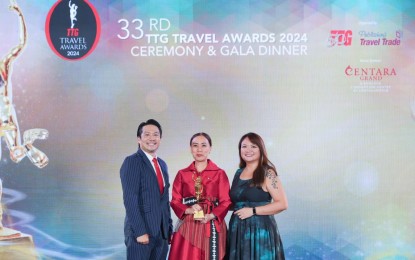 <p><strong>TOURISM EXCELLENCE</strong>. Tourism Promotions Board Chief Operating Officer Marga Nograles holds the Best National Tourism Organization trophy at the 33rd Annual TTG Travel Awards 2024, held at Centara Grand & Bangkok Convention Center in Bangkok, Thailand on Sept. 26, 2024. The prestigious event brought together the region’s top industry leaders to celebrate travel and tourism excellence. <em>(Photo courtesy of DOT)</em></p>