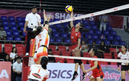 <p><strong>HARD HIT.</strong> University of the East's Yesha Kieth Rojo (No. 8) tries to score against Mapua University's Alyanna Nicole Ong (No. 11) and Raissa Ricablanca (No. 2) during the Shakey’s Super League (SSL) Collegiate Pre-Season Championship at the Rizal Memorial Coliseum on Saturday (Oct. 5, 2024). The Lady Warriors prevailed, 25-14, 25-20, 25-20. <em>(SSL photo)</em></p>