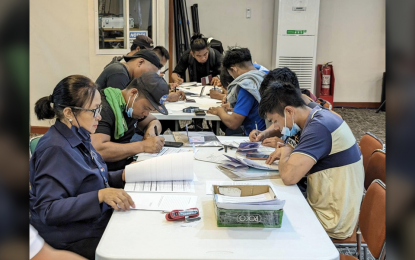 <p><strong>COMPLAINANTS.</strong> Some of the 383 Filipino fishers who sought the help of the Department of Migrant Workers against Buwan Tala manning agency which allegedly mistreated them. The DMW said Monday (Oct. 7, 2024) that it canceled the agency’s license for non-payment of agreed wages and inhumane treatment of the fishers. <em>(Photo courtesy of DMW)</em></p>