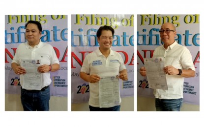 <p><strong>CANDIDATES</strong>. The top officials of Bacolod City show their certificates of candidacy on the last day of filing before the Commission on Elections on Tuesday (Oct. 8, 2024). Lone District Rep. Greg Gasataya (left) and Mayor Alfredo Abelardo Benitez (center) are running for mayor and congressman, respectively, while Vice Mayor El Cid Familiaran is also gunning for mayor in the May 2025 elections. (<em>PNA photo by Nanette L. Guadalquiver)</em></p>