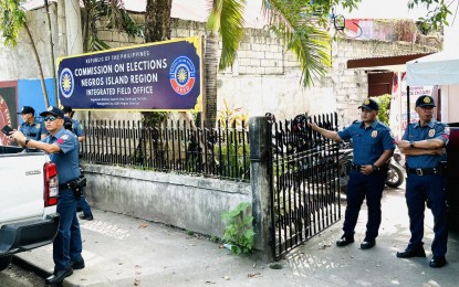 <p><strong>POLICE VISIBILITY.</strong> Police personnel are deployed to keep the peace at the Commission on Elections (Comelec) compound in Dumaguete City, Negros Oriental on Tuesday (Oct. 8, 2024). The Negros Oriental police described the filing of certificates of candidacy from Oct. 1 to 8 as generally peaceful with no significant untoward incidents. <em>(PNA photo by Mary Judaline Flores Partlow)</em> </p>