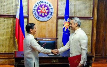 <p><strong>NEW DILG CHIEF.</strong> President Ferdinand R. Marcos Jr. (left) shakes hands with new Department of the Interior and Local Government Secretary Jonvic Remulla at Malacañan Palace in Manila on Tuesday (Oct. 8, 2024). The former Cavite governor replaced Benhur Abalos who is seeking a Senate seat in the 2025 midterm elections. <em>(Presidential Photojournalists Association)</em></p>