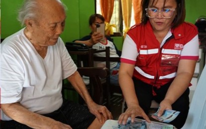 <p><strong>CASH GIFT.</strong> A social worker counts the money representing the PHP100,000 cash gift for a centenarian in Central Visayas in this file photo. DSWD-7 Regional Director Shalaine Marie Lucero on Wednesday (Oct. 9, 2024) said the agency already disbursed a total of PHP98.2 million worth of cash gifts to 982 centenarians in Central Visayas. <em>(Photo courtesy of DSWD-7) </em></p>