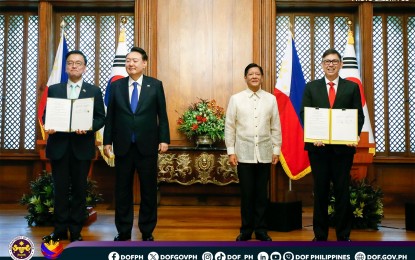 <p><strong>INFRASTRUCTURE FINANCING.</strong> Korea's Deputy Prime Minister and Minister of Economy and Finance Choi Sang-mok (left) and Finance Secretary Ralph Recto (right) pose for a photo during the ceremonial exchange of agreements in Malacañang Palace on Oct. 7, 2024. The signing was witnessed by President Ferdinand R. Marcos Jr. (2nd from right) and South Korean President Yoon Suk Yeol (2nd from left). <em>(Photo from DOF)</em></p>