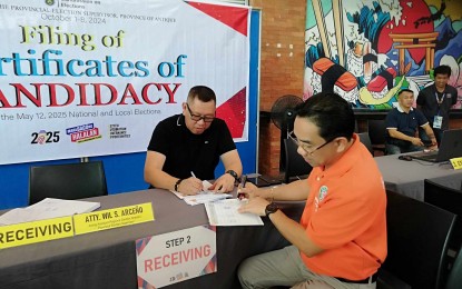 <p><strong>ASPIRANT.</strong> Acting Assistant Regional Election Supervisor and concurrent Antique Provincial Election Supervisor IV Wil Arceño (left) assists Antique incumbent Vice Governor Edgar Denosta as he files his certificate of candidacy (COC) on Oct. 3, 2024. Arceño, in an interview Wednesday (Oct. 9, 2024), said 53 aspirants filed their COCs at the provincial office. (<em>PNA photo by Annabel Consuelo J. Petinglay)</em></p>