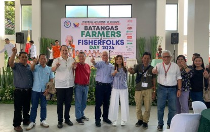 <p><strong>GOV'T SUPPORT</strong>. Batangas farmers and fisherfolk receive PHP10,000 each under the Presidential Assistance for Farmers, Fisherfolk and Families program on Friday (Oct. 11, 2024). In an effort to boost economy and agriculture, a community food market was also launched as part of the celebration of Farmers and Fisherfolk's Day. <em>(PNA photo by Pot Chavez)</em></p>